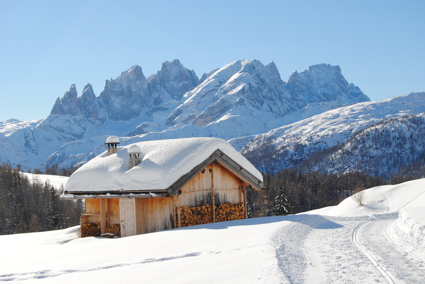 Montagne, Dolomiti, Cinque Torri, Baita in legno