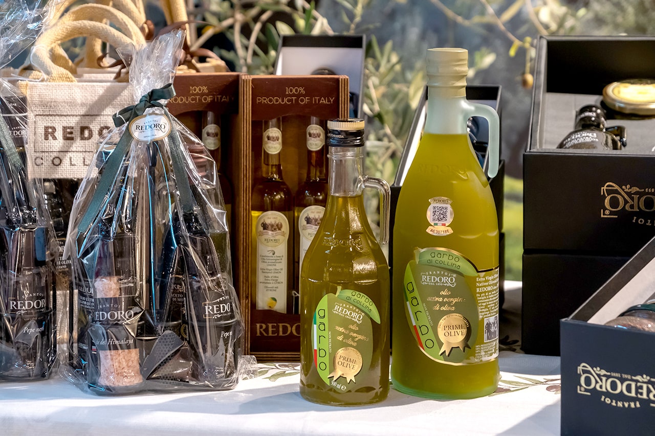 Esposizione dei prodotti Redoro con Olio Extra Vergine di Oliva Novello presso Autogrill Bauli a Sommacampagna